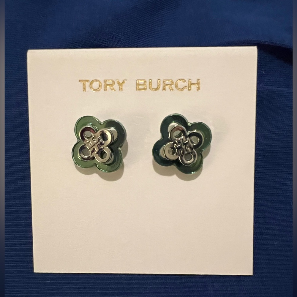 Tory Burch Kira Clover Stud Earrings in Green and Silver on TB Earring Card